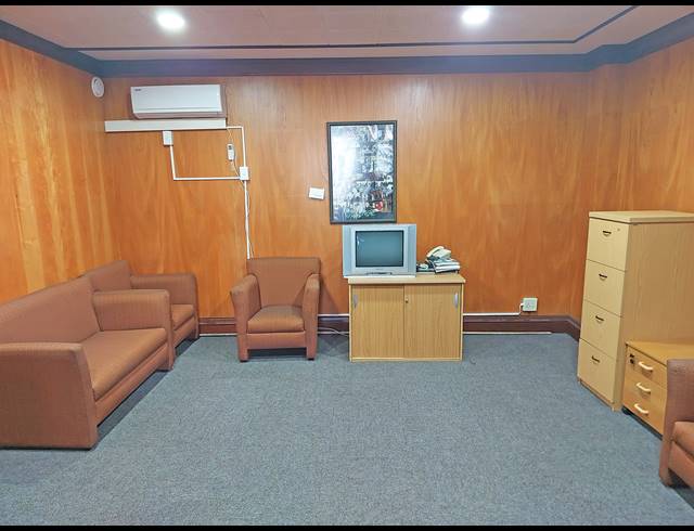5,630M² BUILDING FOR SALE IN SYDENHAM